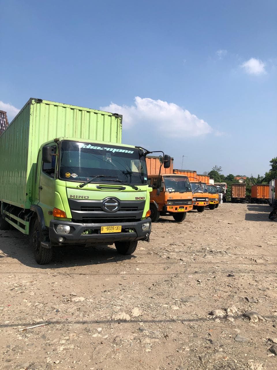 Armada Truk Modern